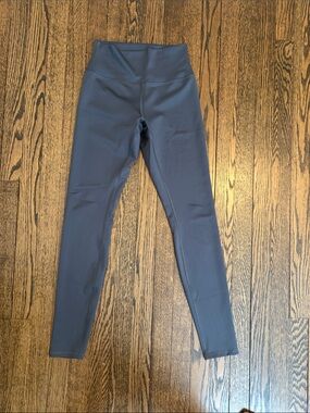 ALO Medium High-Waist Athletic Leggings in Slate Blue